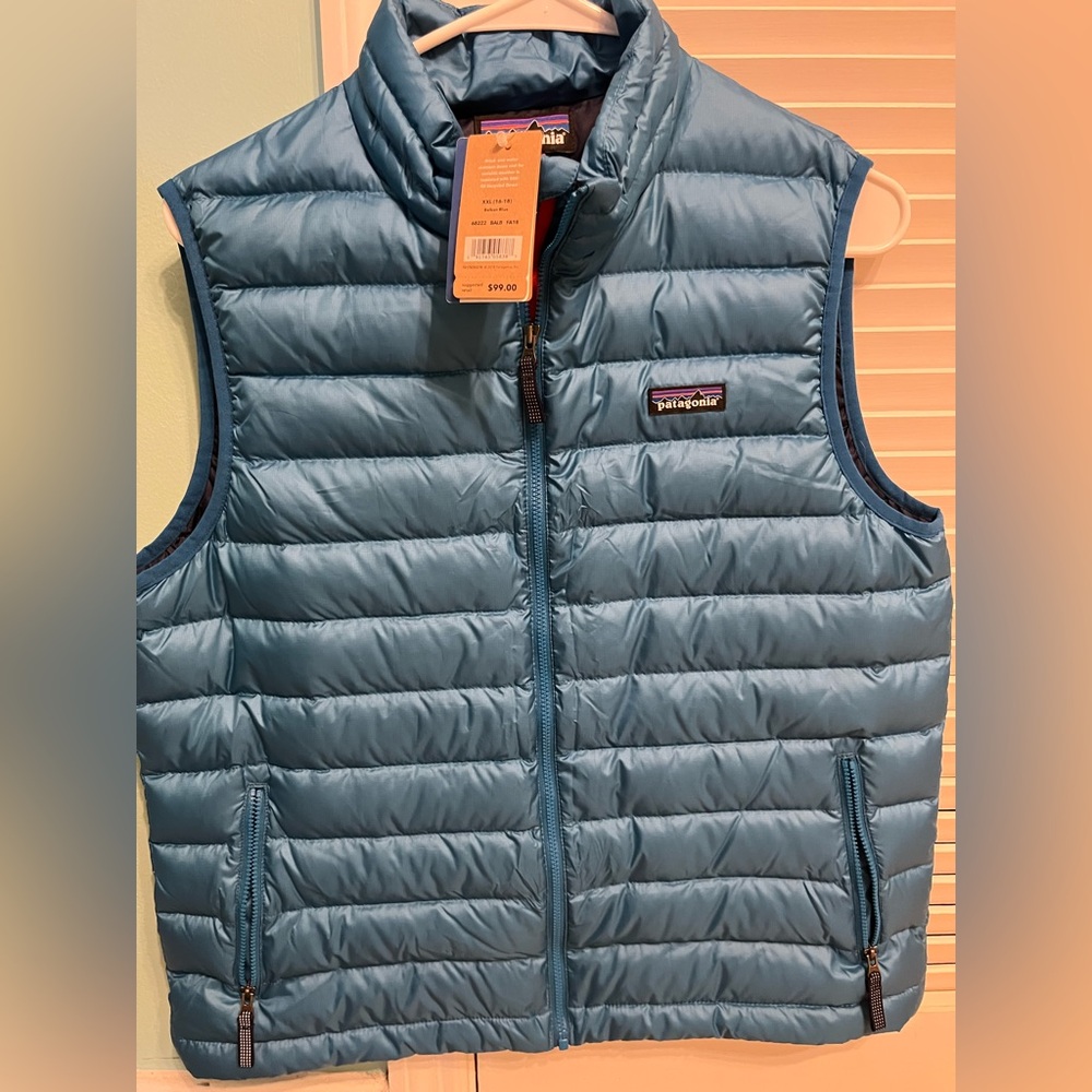 Boys size XXL (16/18) Patagonia  Blue puffer Vest. NWT